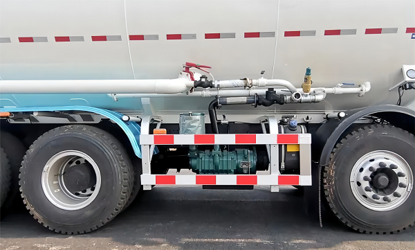 凌宇干混砂浆车