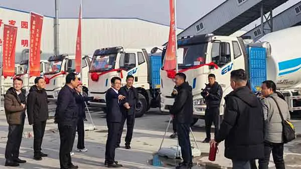 纯电动搅拌车交付